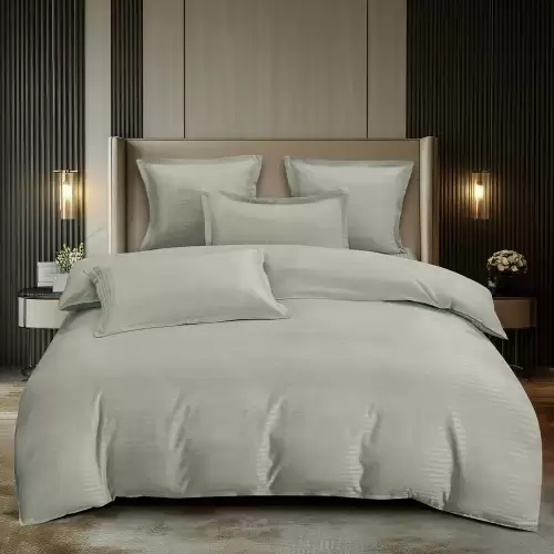 Lenjerie HoReCa, pat dublu, Damasc Finetat Deluxe cu Elastic, 6 piese, Pucioasa, Grej