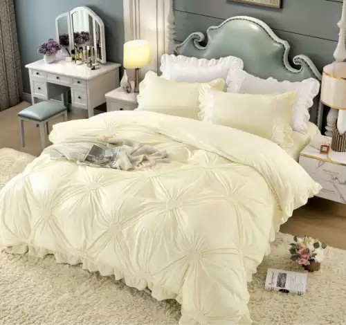 Lenjerie pat dublu catifea deluxe, 4 piese, cu pliuri si inimioare brodate