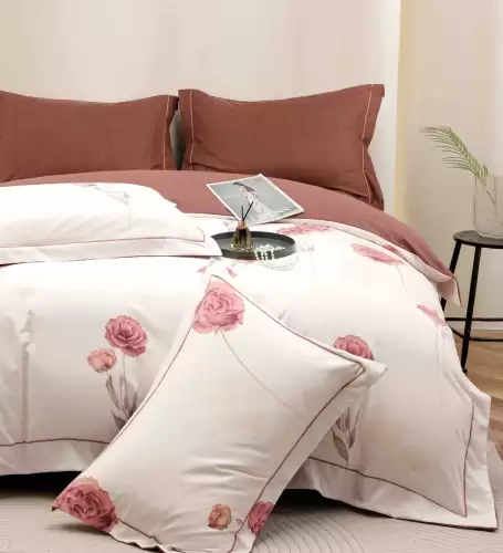 Lenjerie pat dublu, FINET DeLuxe, 6 piese, cu ELASTIC, Jojo Home, Cutie Eleganta, Roz, Maroniu, Flori