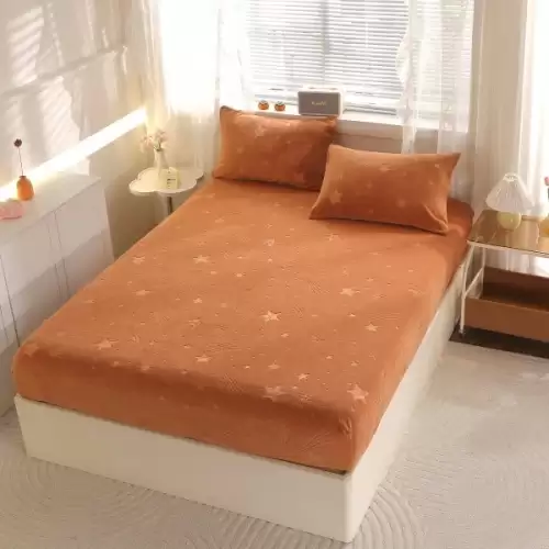 Cearsaf cu Elastic Cocolino 180x200cm si 2 fete de perna 50x70cm, Ploaie de Stele, Caramel