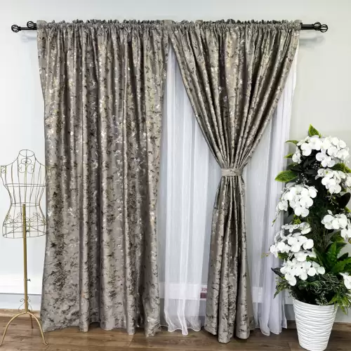 Draperie Catifea Nikko cu insertii aurii, Grej inchis - V31, 140cm latime x 260cm inaltime, cu tiv lat bara