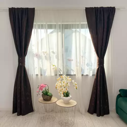 Draperie din Jacquard, Maro, 140cm latime x 260cm inaltime, cu tiv lat pt bara