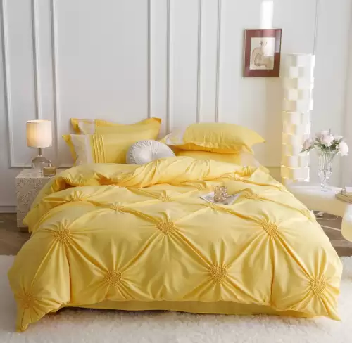 Lenjerie de Pat Premium, JOJO HOME, Finet Soft Touch, cu Inimioare din Pliuri Brodate, si Dantela Delicata, 6 Piese, Nesifonabila si Durabila, Galben