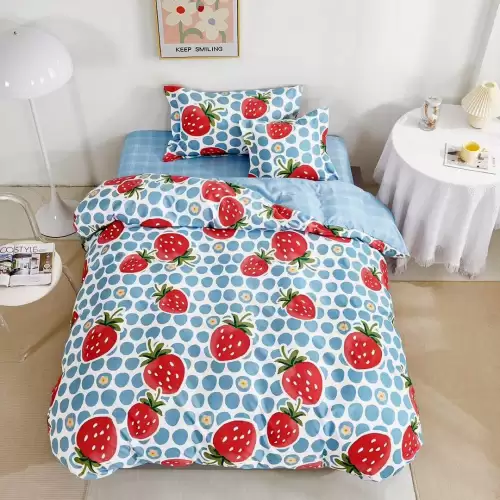 (OFERTA TRIO) Lenjerie pat 1 PERSOANA, FINET, 4 piese, cu ELASTIC, Bleu-Rosu, capsuni