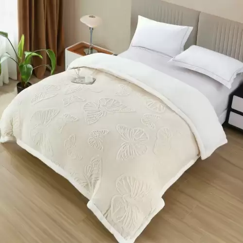 Patura Cocolino cu Fluturi 3D cu Blanita Sherpa, 200x230 cm – Confort si Eleganta de la Johny Home Pucioasa, Ivoire