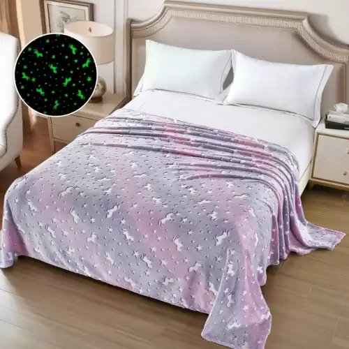 Patura Cocolino Pufoasa, Premium, cu Model Fluorescent, 200x230 cm – Confort si Eleganta de la Johny Home Pucioasa, Lila, Unicorni