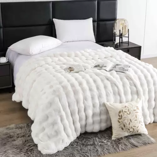 Patura Luxury Soft Touch, Jojo Home, cu Blanita Artificiala Tip Iepure, 200x230 cm, cu Fermoar, Alb