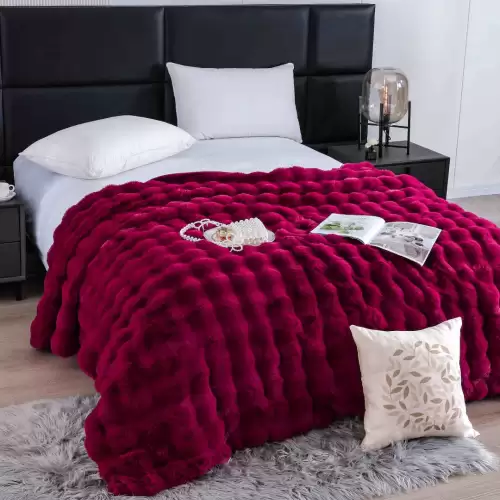 Patura Luxury Soft Touch, Jojo Home, cu Blanita Artificiala Tip Iepure, 200x230 cm, cu Fermoar, Grena