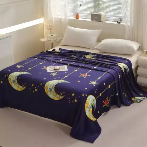 Patura Pufoasa CoCoLiNo (Fleece), 200x230cm, 240gr/mp, Bleumarin, Luna si Stele - Rasfatul Perfect pentru Serile Racoroase