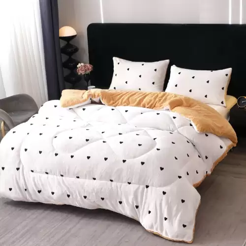 Pilota Cocolino cu Blanita Bej Ultra Pufoasa, Matlasata, 200x230cm + 2 fete de perna 50x70cm – Caldura Instanta si Confort de Lux pentru Nopti Reci, Alb, Negru, inimioare