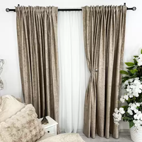 Set 2 Draperii Catifea cu insertii metalizate, Bej inchis - V3, 140cm latime x 260cm inaltime, cu tiv lat pt bara
