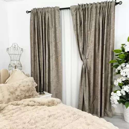 Set 2 Draperii Catifea cu insertii metalizate, Cappuccino, 140cm latime x 260cm inaltime, cu tiv lat pt bara