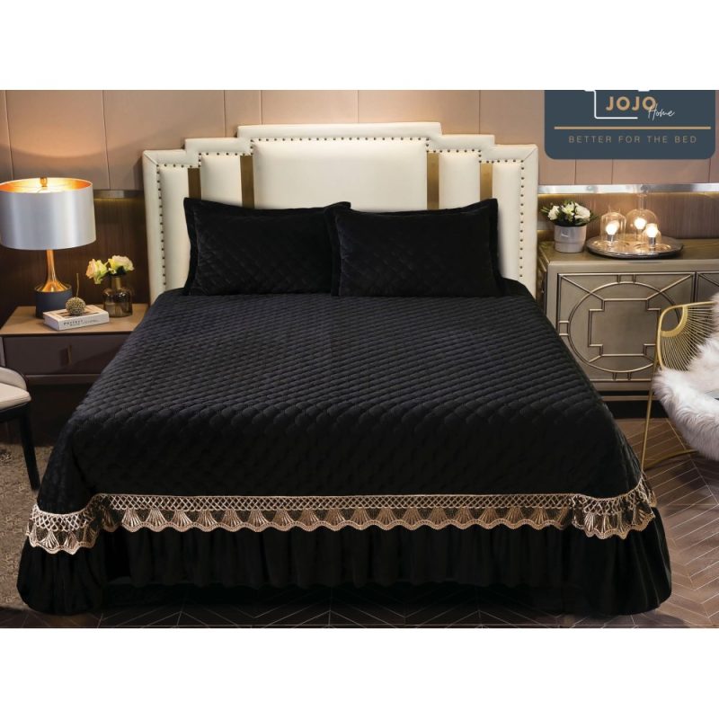 Cuvertura pat dublu, 3 piese, Catifea Matlasata cu Broderie Aurie, 250x270cm, Jojo Home, Negru