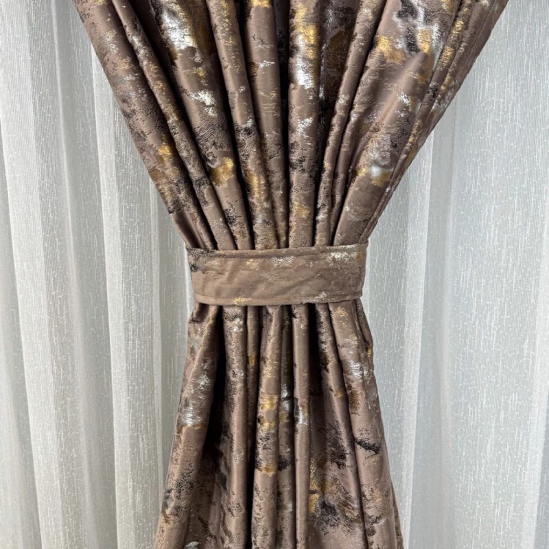 Draperie Catifea Nikko cu insertii aurii, Roz prafuit, 140cm latime x 260cm inaltime, cu tiv lat pt bara