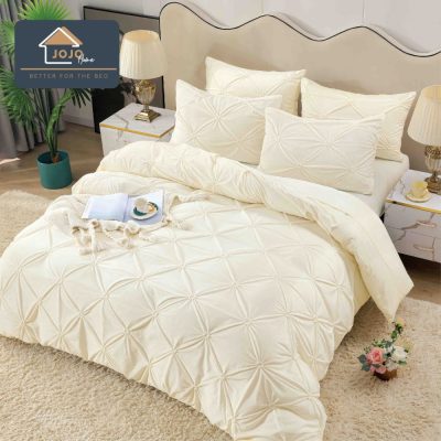 Lenjerie pat dublu, Catifea Deluxe, cu pliuri brodate, 4 piese, Jojo Home, Crem