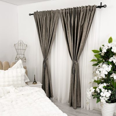 Set 2 Draperii Catifea cu insertii metalizate, Gri cenusiu - V31, 140cm latime x 260cm inaltime, cu tiv lat pt bara
