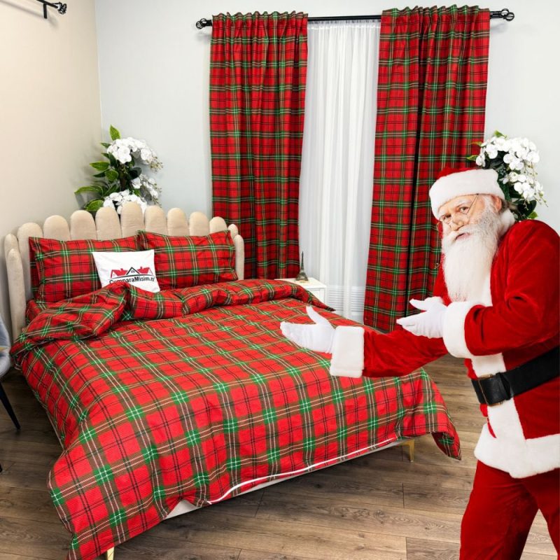 Set Lenjerie Pat Dublu Craciun 4 Piese + 2 Draperii 150x235cm din Bumbac Ranforsat – Confort si Eleganta, Fabricat in Romania,Rosu, Verde, Carouri